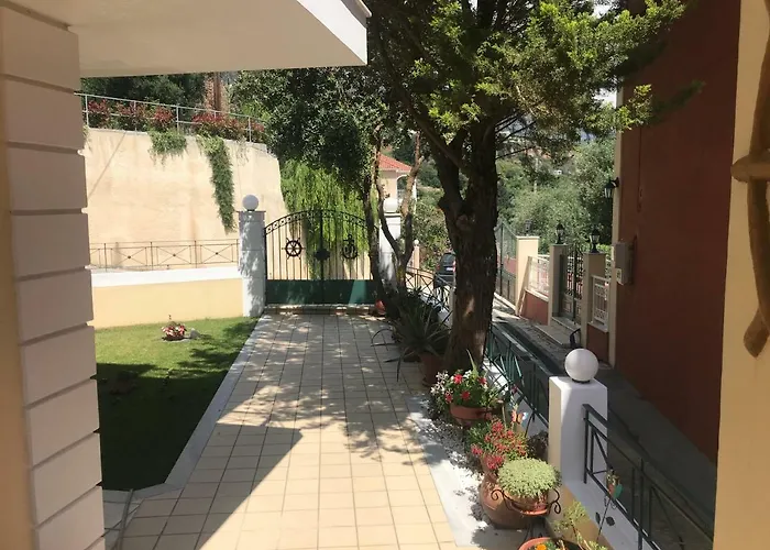 Hotell Naftilos Lourdata (Kefalonia)