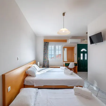 Ξενοδοχείο Naftilos Λουρδάτα