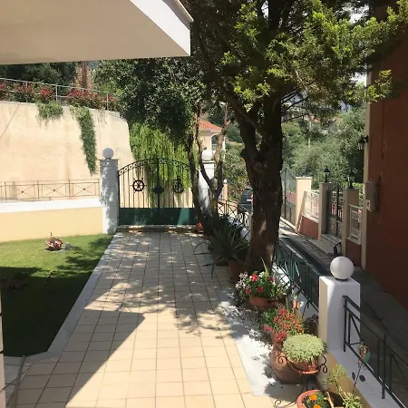 Ξενοδοχείο Naftilos Λουρδάτα