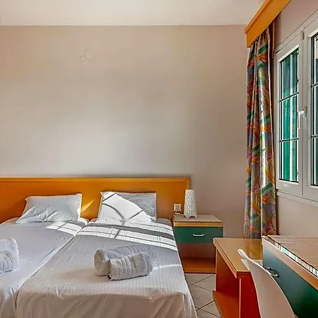 Hotel Naftilos Lourdata (Kefalonia)