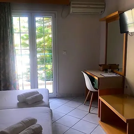 Naftilos 5* Lourdata (Kefalonia)