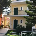 Ξενοδοχείο Naftilos Λουρδάτα